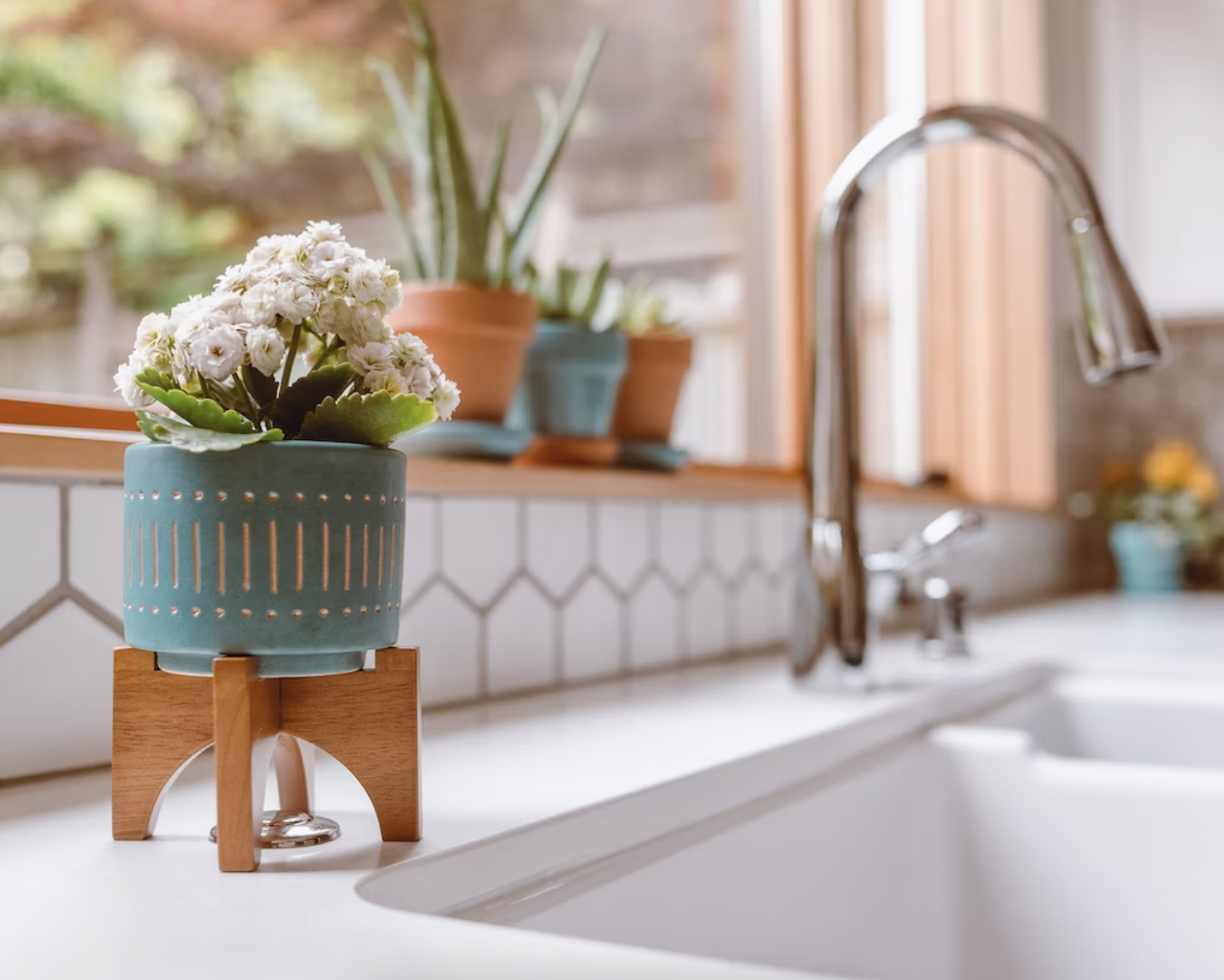 The Art of Seamlessness: Integrated Sinks and Countertops for a Streamlined Design