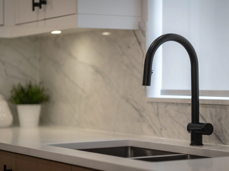 countertop matches well with backsplash